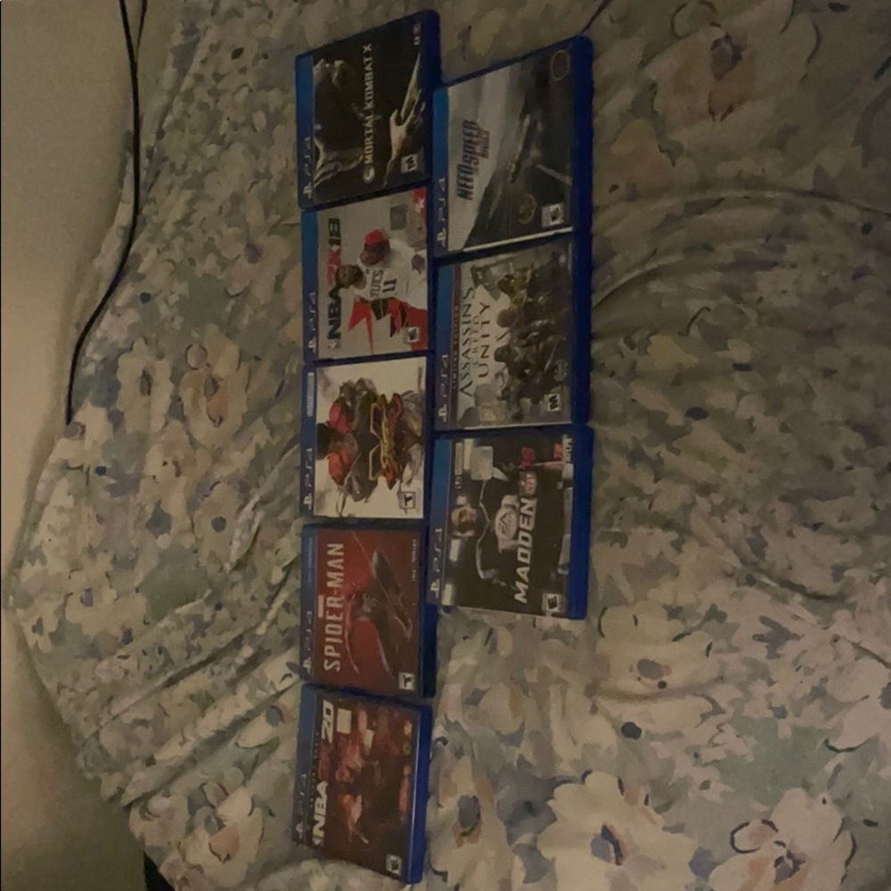 Set of 8 PS4 games.
